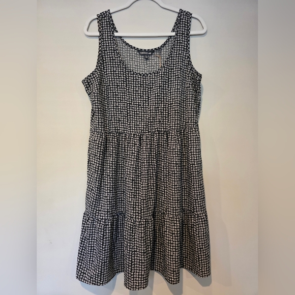 Toad&Co Dresses & Skirts - Toad & Co Size Medium Crusher Tiered Dress Black White Floral New w/ Tags Active